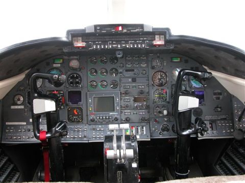 Cockpit DRF Ambulanzjet Lear 35